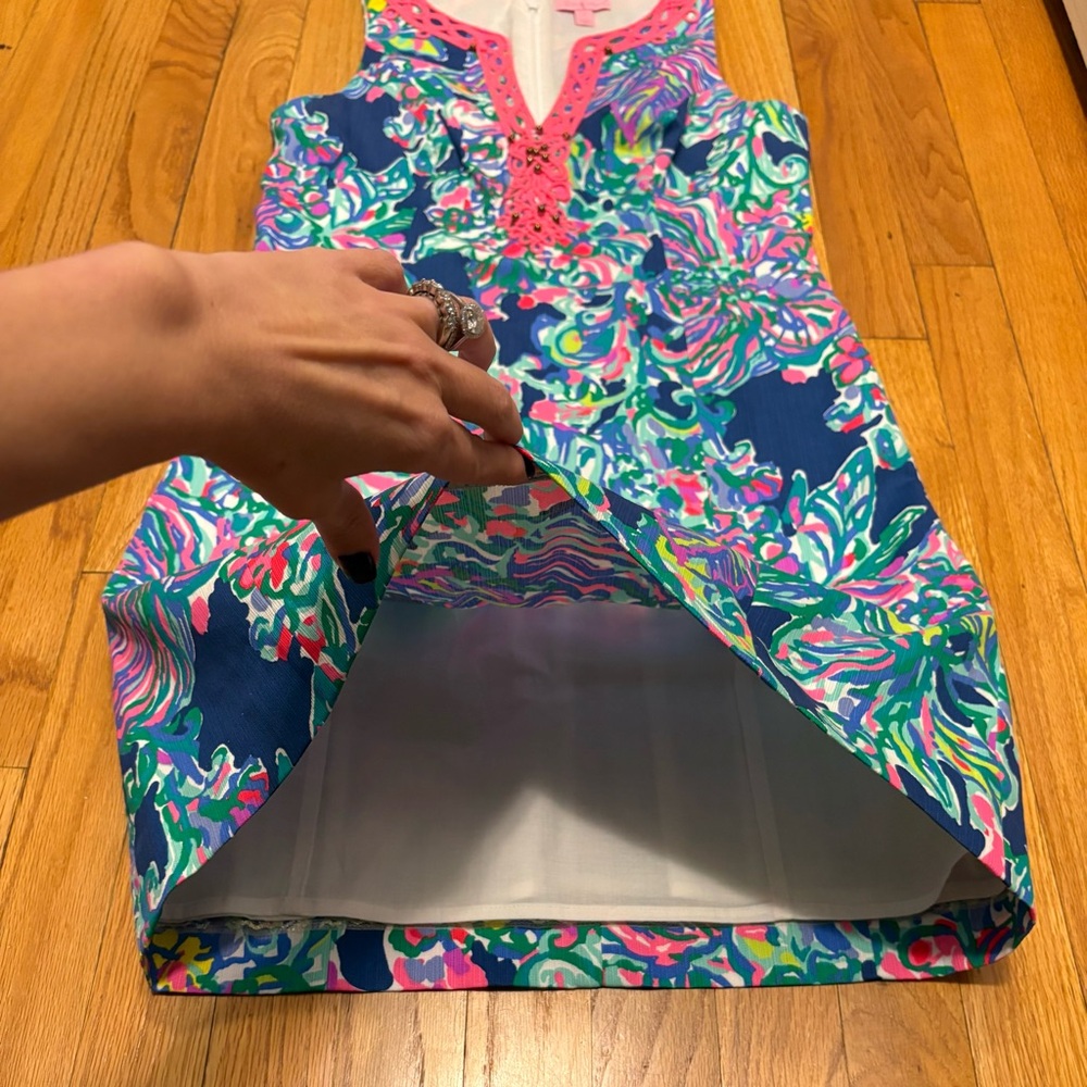 ๐ LILLY PULITZER ๐ Ryder Shift Dress Indigo Exotic
Escapade Dress Size 4 $238 - Picture 6 of 12